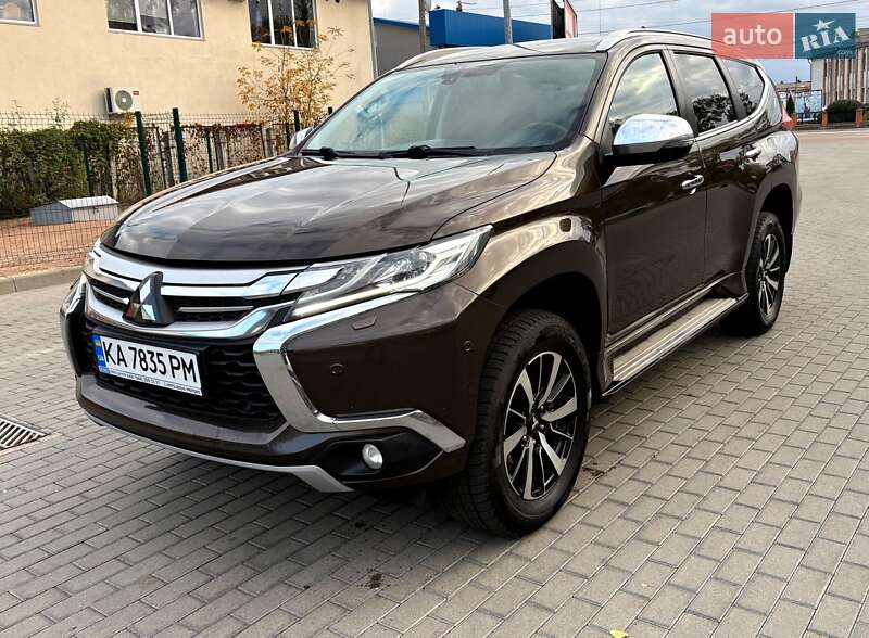 Позашляховик / Кросовер Mitsubishi Pajero Sport 2017 в Житомирі