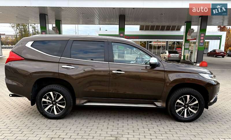 Позашляховик / Кросовер Mitsubishi Pajero Sport 2017 в Житомирі