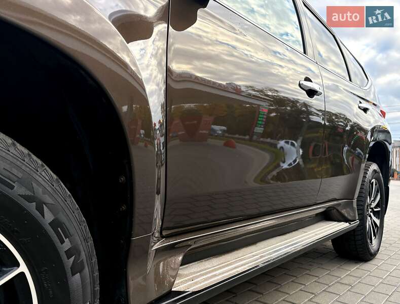 Позашляховик / Кросовер Mitsubishi Pajero Sport 2017 в Житомирі