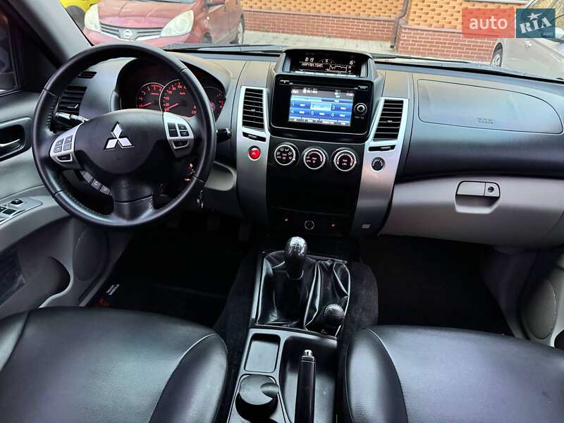 Позашляховик / Кросовер Mitsubishi Pajero Sport 2013 в Дніпрі