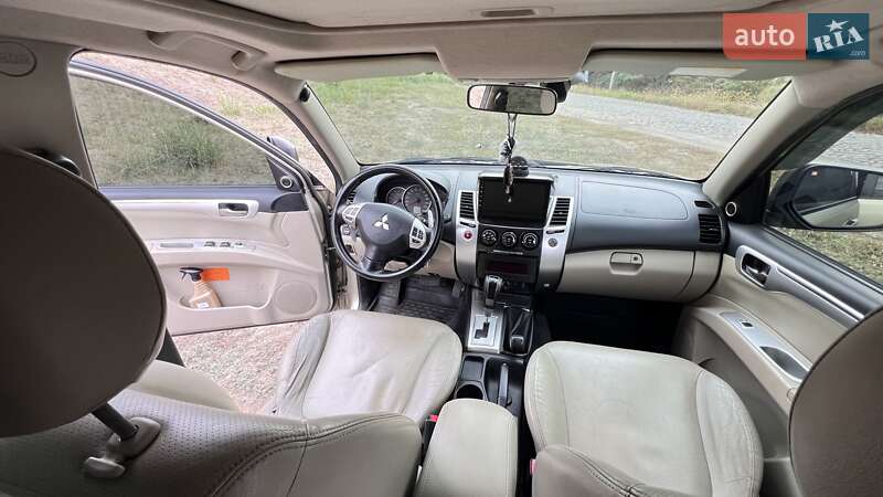 Внедорожник / Кроссовер Mitsubishi Pajero Sport 2010 в Запорожье