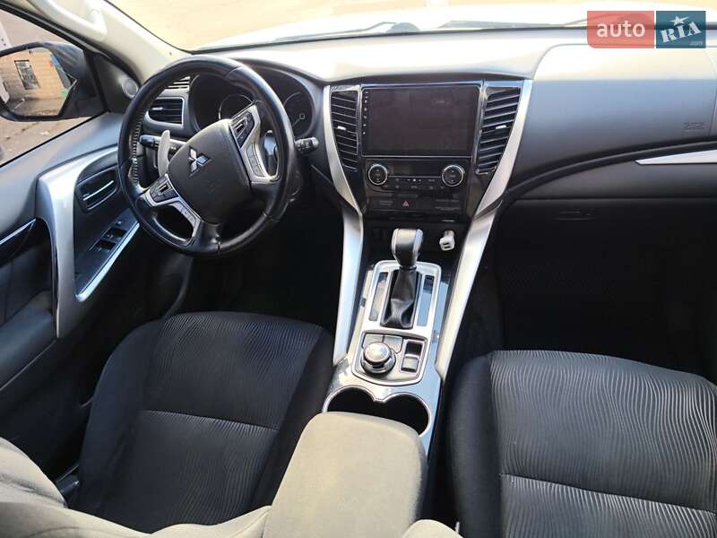 Позашляховик / Кросовер Mitsubishi Pajero Sport 2016 в Києві фото 2 Позашляховик / Кросовер Mitsubishi Pajero Sport 2016 в Києві