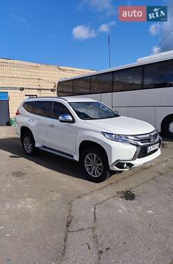 Позашляховик / Кросовер Mitsubishi Pajero Sport 2016 в Києві