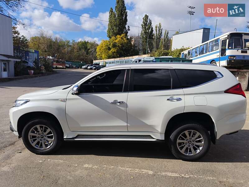 Позашляховик / Кросовер Mitsubishi Pajero Sport 2016 в Києві фото 10 Позашляховик / Кросовер Mitsubishi Pajero Sport 2016 в Києві