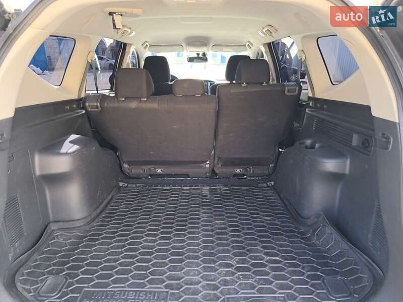 Позашляховик / Кросовер Mitsubishi Pajero Sport 2016 в Києві фото 14 Позашляховик / Кросовер Mitsubishi Pajero Sport 2016 в Києві