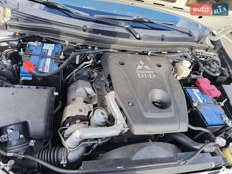 Позашляховик / Кросовер Mitsubishi Pajero Sport 2016 в Києві фото 19 Позашляховик / Кросовер Mitsubishi Pajero Sport 2016 в Києві