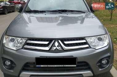 Позашляховик / Кросовер Mitsubishi Pajero Sport 2013 в  фото 3 Позашляховик / Кросовер Mitsubishi Pajero Sport 2013 в