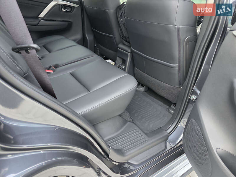 Внедорожник / Кроссовер Mitsubishi Pajero Sport 2024 в Ужгороде