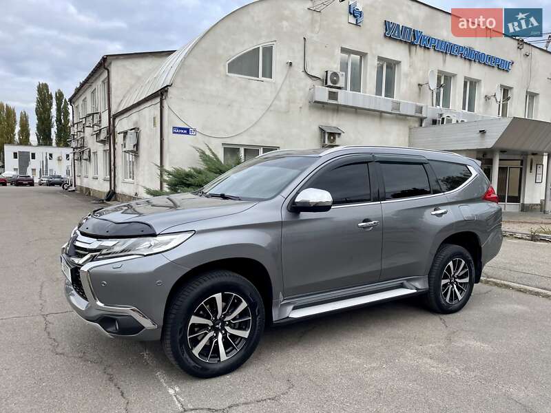 Внедорожник / Кроссовер Mitsubishi Pajero Sport 2017 в Киеве фото 17 Внедорожник / Кроссовер Mitsubishi Pajero Sport 2017 в Киеве
