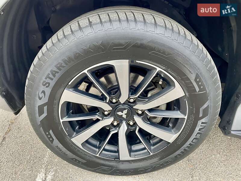 Внедорожник / Кроссовер Mitsubishi Pajero Sport 2017 в Киеве фото 30 Внедорожник / Кроссовер Mitsubishi Pajero Sport 2017 в Киеве