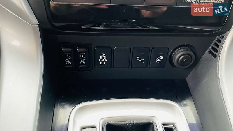 Внедорожник / Кроссовер Mitsubishi Pajero Sport 2017 в Киеве фото 40 Внедорожник / Кроссовер Mitsubishi Pajero Sport 2017 в Киеве