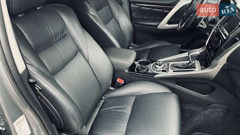 Внедорожник / Кроссовер Mitsubishi Pajero Sport 2017 в Киеве фото 50 Внедорожник / Кроссовер Mitsubishi Pajero Sport 2017 в Киеве