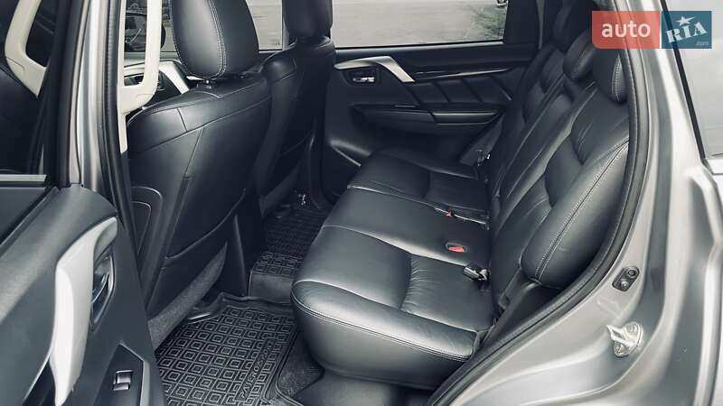 Внедорожник / Кроссовер Mitsubishi Pajero Sport 2017 в Киеве фото 62 Внедорожник / Кроссовер Mitsubishi Pajero Sport 2017 в Киеве