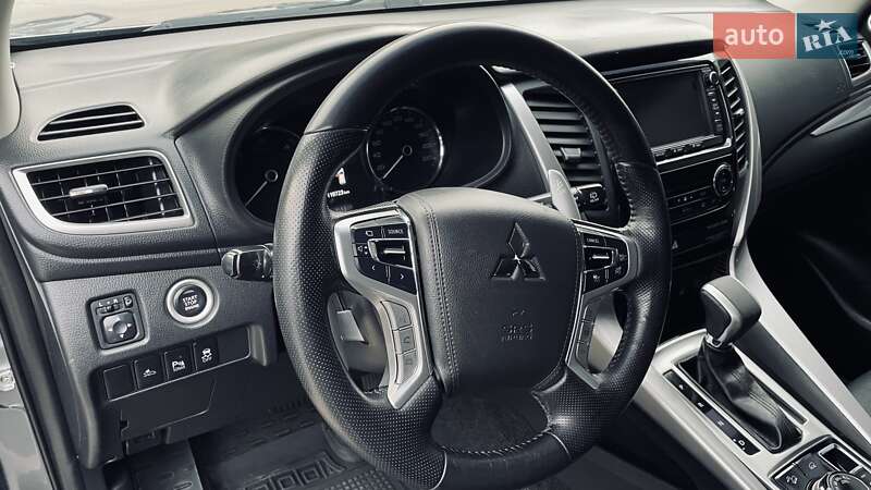 Внедорожник / Кроссовер Mitsubishi Pajero Sport 2017 в Киеве фото 67 Внедорожник / Кроссовер Mitsubishi Pajero Sport 2017 в Киеве