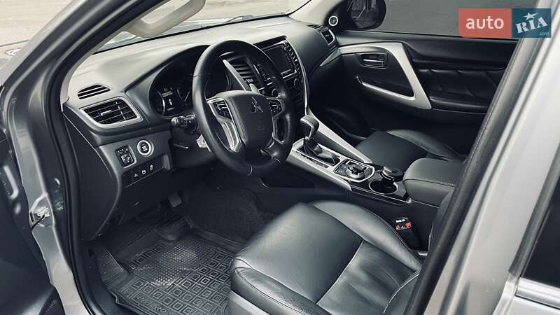 Внедорожник / Кроссовер Mitsubishi Pajero Sport 2017 в Киеве фото 72 Внедорожник / Кроссовер Mitsubishi Pajero Sport 2017 в Киеве