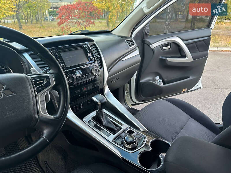 Внедорожник / Кроссовер Mitsubishi Pajero Sport 2017 в Днепре фото 15 Внедорожник / Кроссовер Mitsubishi Pajero Sport 2017 в Днепре