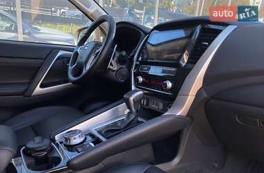 Внедорожник / Кроссовер Mitsubishi Pajero Sport 2024 в 