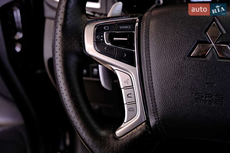 Позашляховик / Кросовер Mitsubishi Pajero Sport 2016 в Одесі