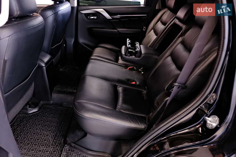 Позашляховик / Кросовер Mitsubishi Pajero Sport 2016 в Одесі