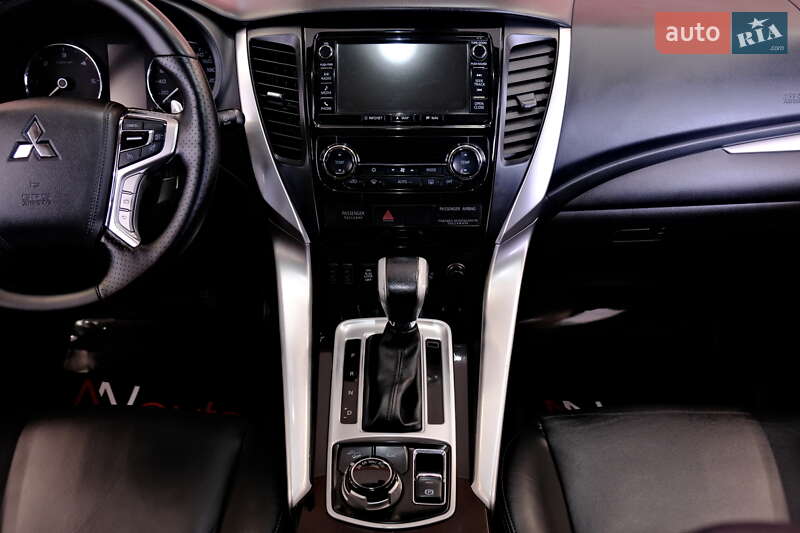 Позашляховик / Кросовер Mitsubishi Pajero Sport 2016 в Одесі