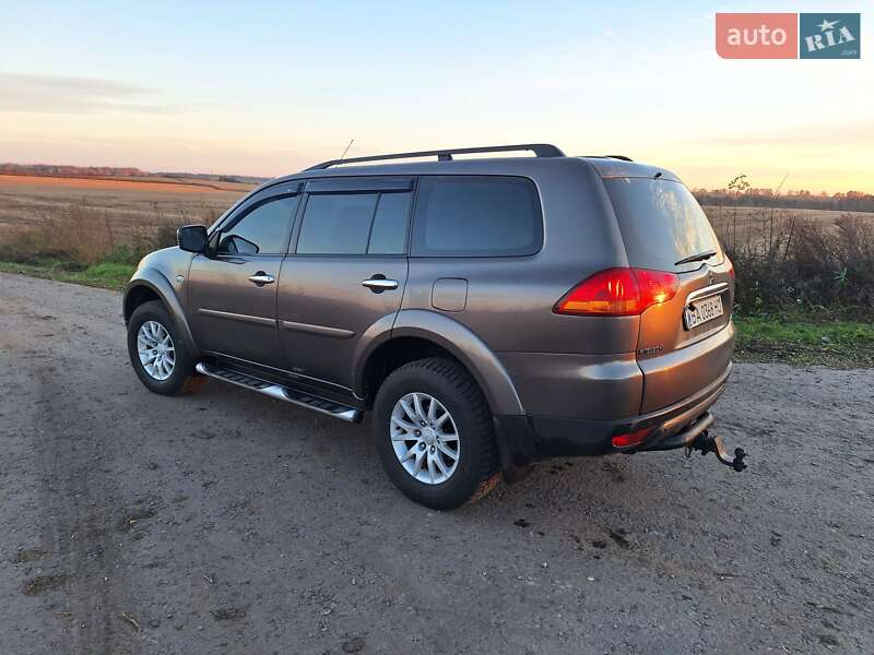 Внедорожник / Кроссовер Mitsubishi Pajero Sport 2012 в Чуднове