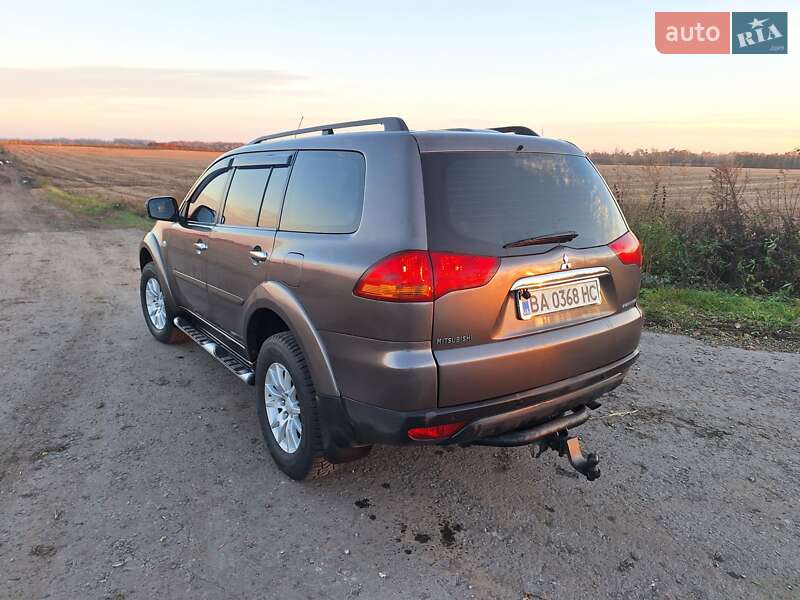 Внедорожник / Кроссовер Mitsubishi Pajero Sport 2012 в Чуднове