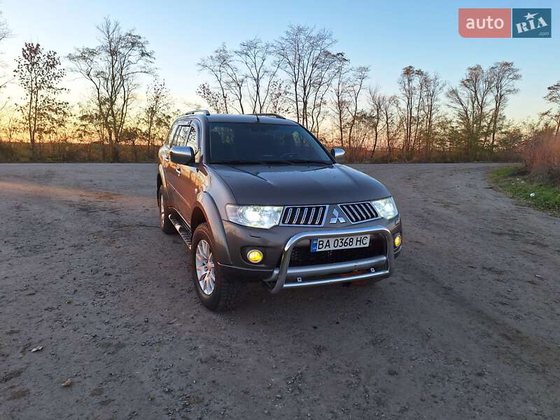 Внедорожник / Кроссовер Mitsubishi Pajero Sport 2012 в Чуднове