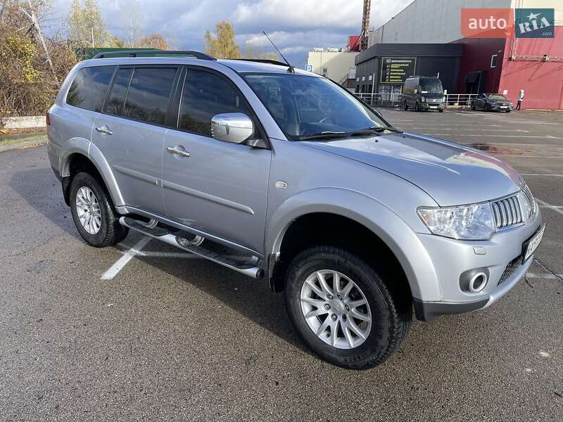 Внедорожник / Кроссовер Mitsubishi Pajero Sport 2010 в Киеве