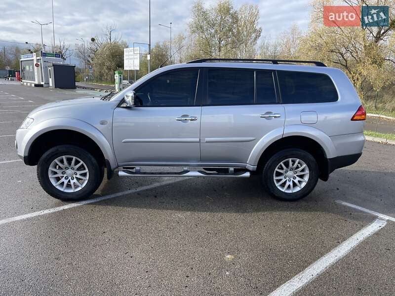 Внедорожник / Кроссовер Mitsubishi Pajero Sport 2010 в Киеве