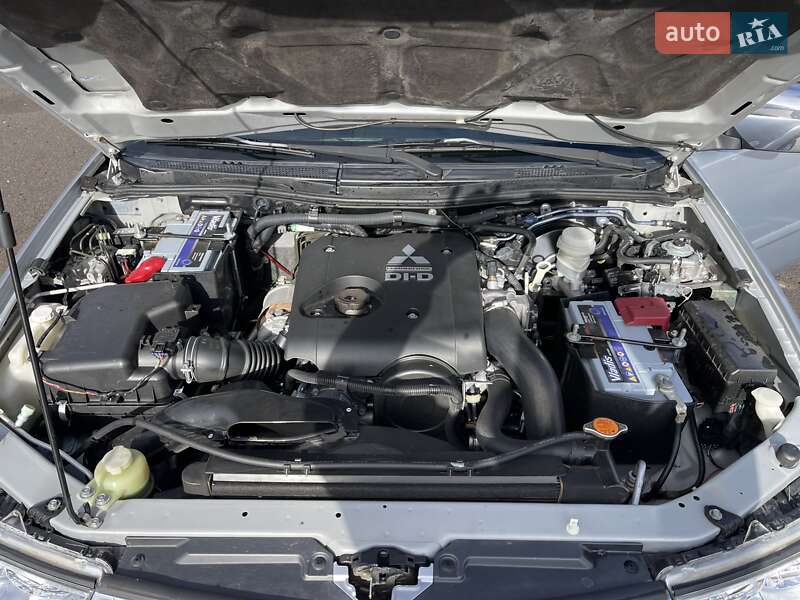 Внедорожник / Кроссовер Mitsubishi Pajero Sport 2010 в Киеве