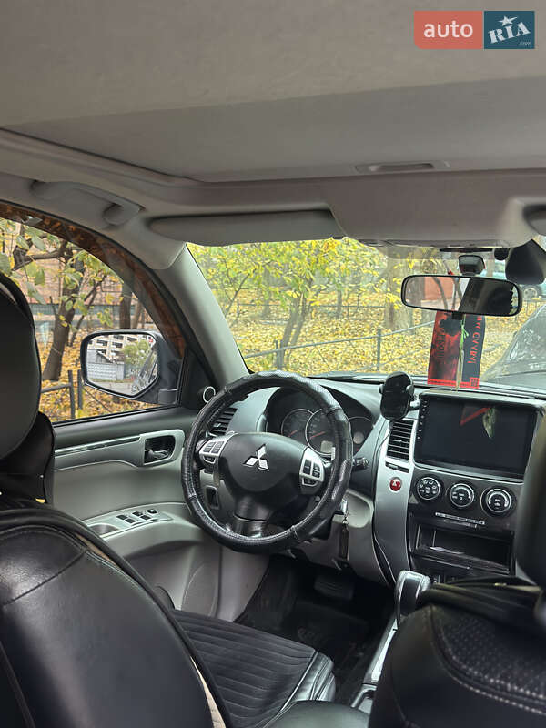 Позашляховик / Кросовер Mitsubishi Pajero Sport 2011 в Києві фото 37 Позашляховик / Кросовер Mitsubishi Pajero Sport 2011 в Києві