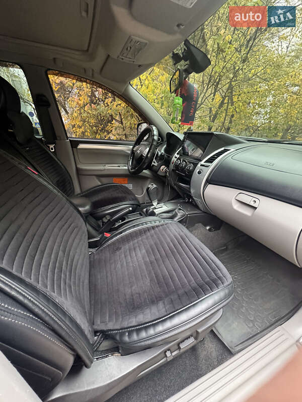 Позашляховик / Кросовер Mitsubishi Pajero Sport 2011 в Києві фото 40 Позашляховик / Кросовер Mitsubishi Pajero Sport 2011 в Києві