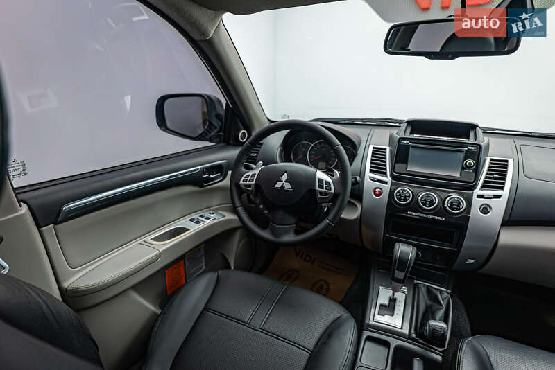 Внедорожник / Кроссовер Mitsubishi Pajero Sport 2015 в Киеве фото 11 Внедорожник / Кроссовер Mitsubishi Pajero Sport 2015 в Киеве