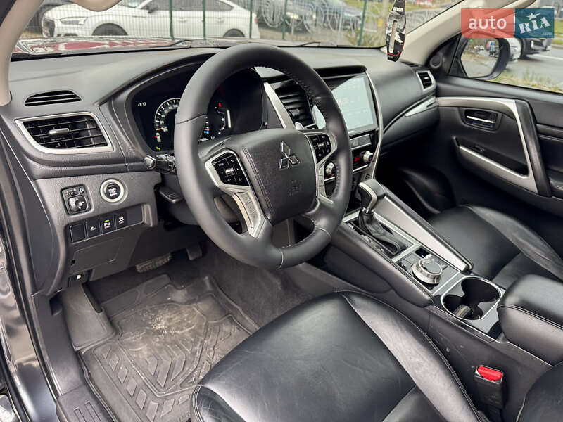 Внедорожник / Кроссовер Mitsubishi Pajero Sport 2019 в Киеве