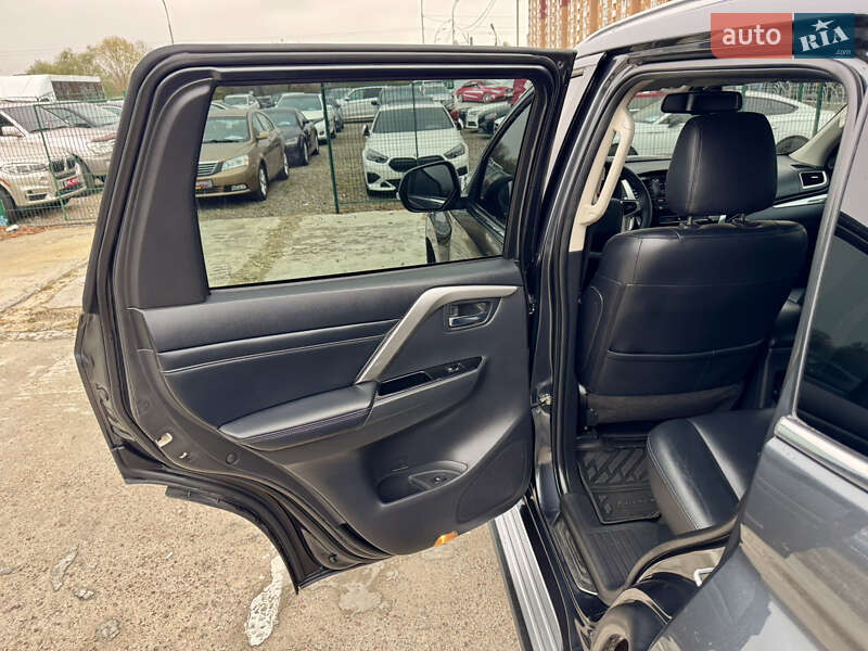 Внедорожник / Кроссовер Mitsubishi Pajero Sport 2019 в Киеве