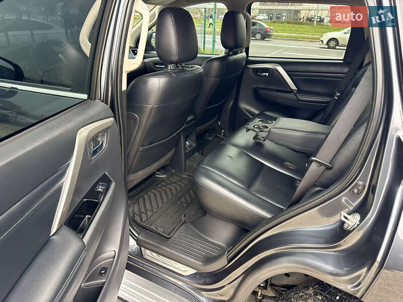 Внедорожник / Кроссовер Mitsubishi Pajero Sport 2019 в Киеве