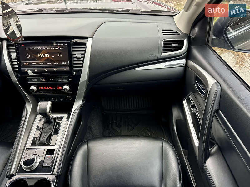 Внедорожник / Кроссовер Mitsubishi Pajero Sport 2019 в Киеве