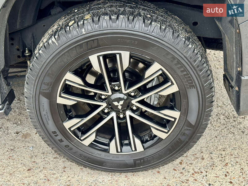 Внедорожник / Кроссовер Mitsubishi Pajero Sport 2019 в Киеве