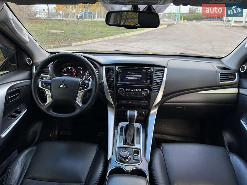 Внедорожник / Кроссовер Mitsubishi Pajero Sport 2017 в Днепре