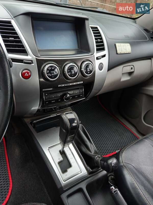 Внедорожник / Кроссовер Mitsubishi Pajero Sport 2013 в Киеве