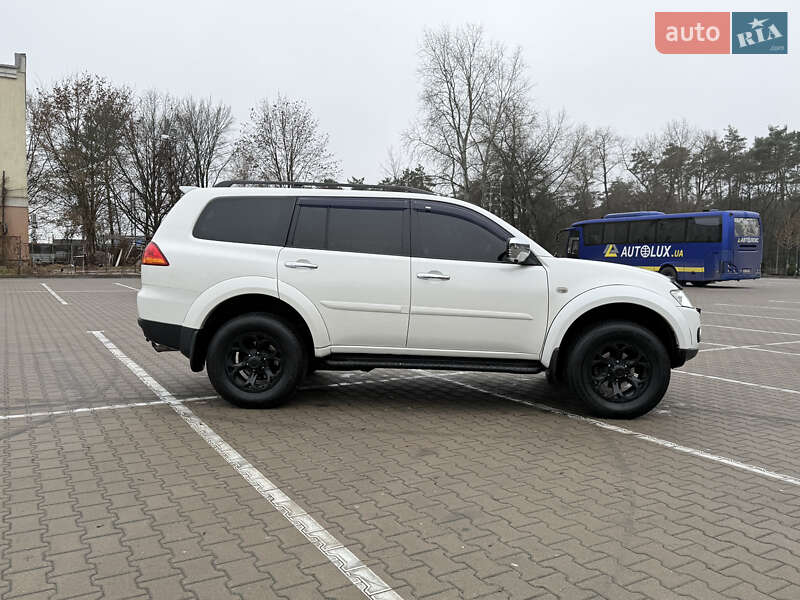 Позашляховик / Кросовер Mitsubishi Pajero Sport 2012 в Києві