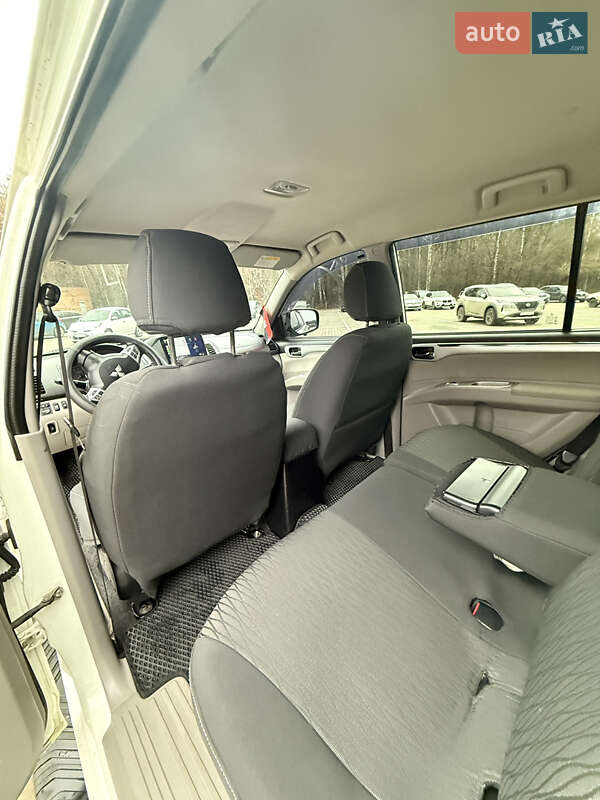 Позашляховик / Кросовер Mitsubishi Pajero Sport 2012 в Києві