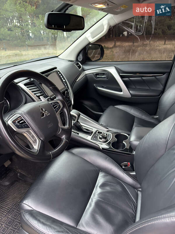 Позашляховик / Кросовер Mitsubishi Pajero Sport 2019 в Дніпрі