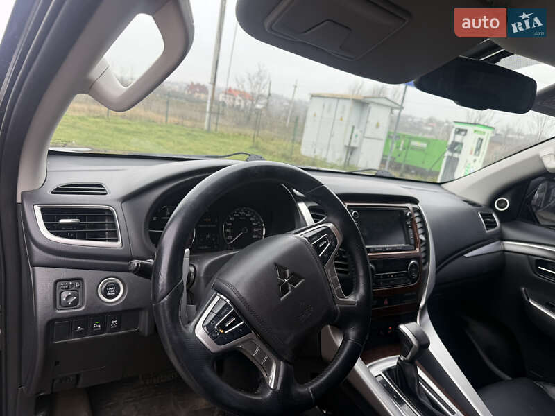 Внедорожник / Кроссовер Mitsubishi Pajero Sport 2016 в Новоднестровске фото 2 Внедорожник / Кроссовер Mitsubishi Pajero Sport 2016 в Новоднестровске