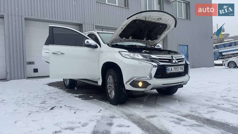 Позашляховик / Кросовер Mitsubishi Pajero Sport 2016 в Києві