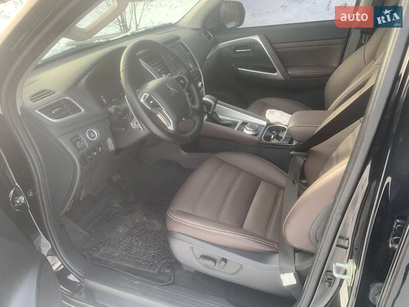 Внедорожник / Кроссовер Mitsubishi Pajero Sport 2021 в Полтаве