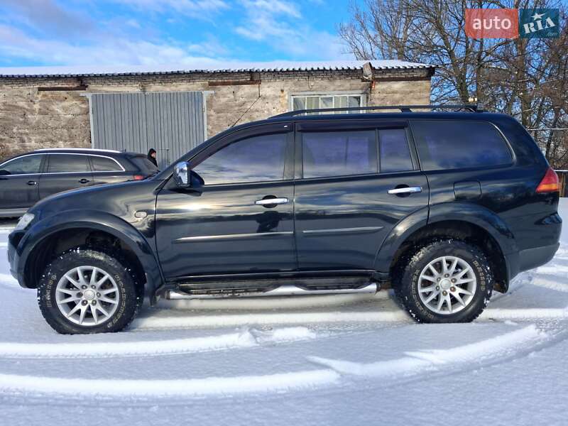 Внедорожник / Кроссовер Mitsubishi Pajero Sport 2011 в Кременчуге