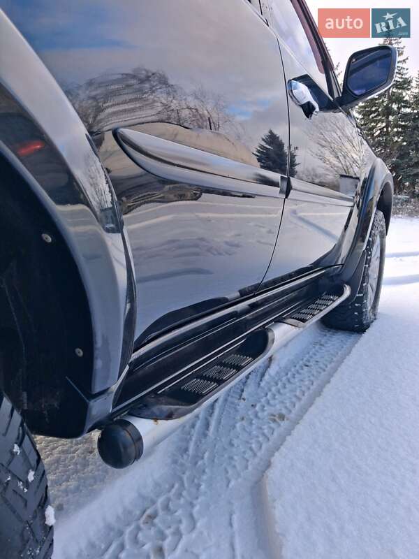 Внедорожник / Кроссовер Mitsubishi Pajero Sport 2011 в Кременчуге