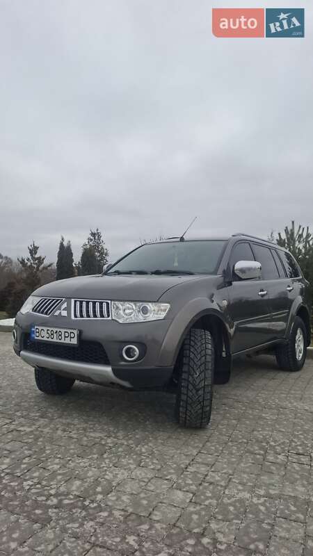 Mitsubishi Pajero Sport 2013