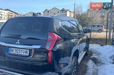 Позашляховик / Кросовер Mitsubishi Pajero Sport 2021 в Рівному